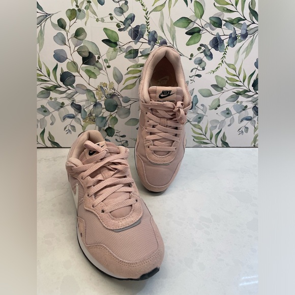 Beautiful‎ Light Pink Venture Runner Women Size 7 - Picture 10 of 11